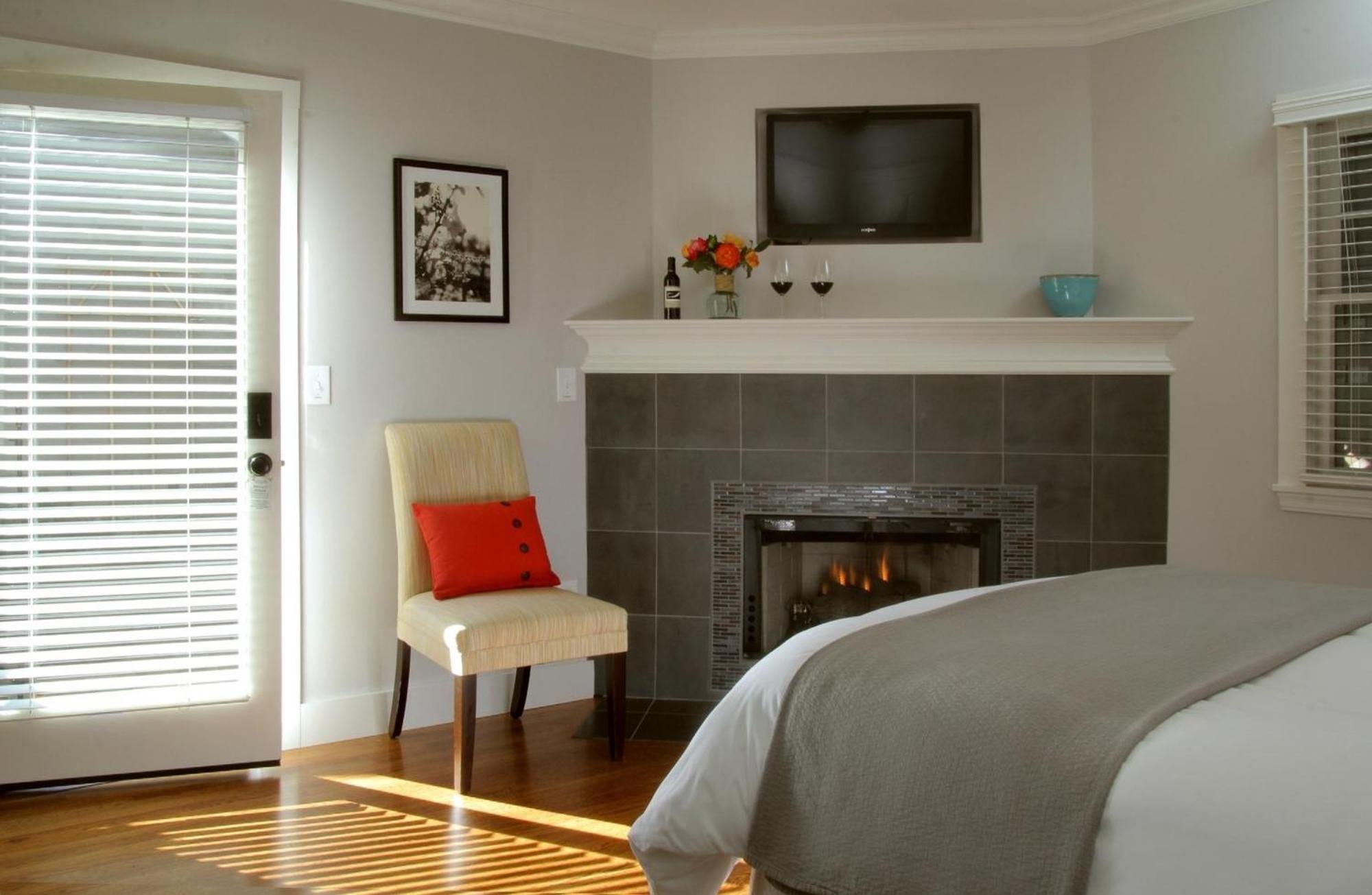 Inn On Randolph Napa Room photo